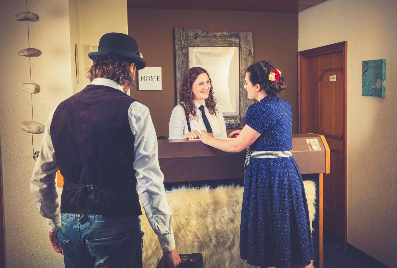 Hotel Pension Kirchplatz ซังคท์อันทอนอัมอาร์ลแบร์ก ภายนอก รูปภาพ