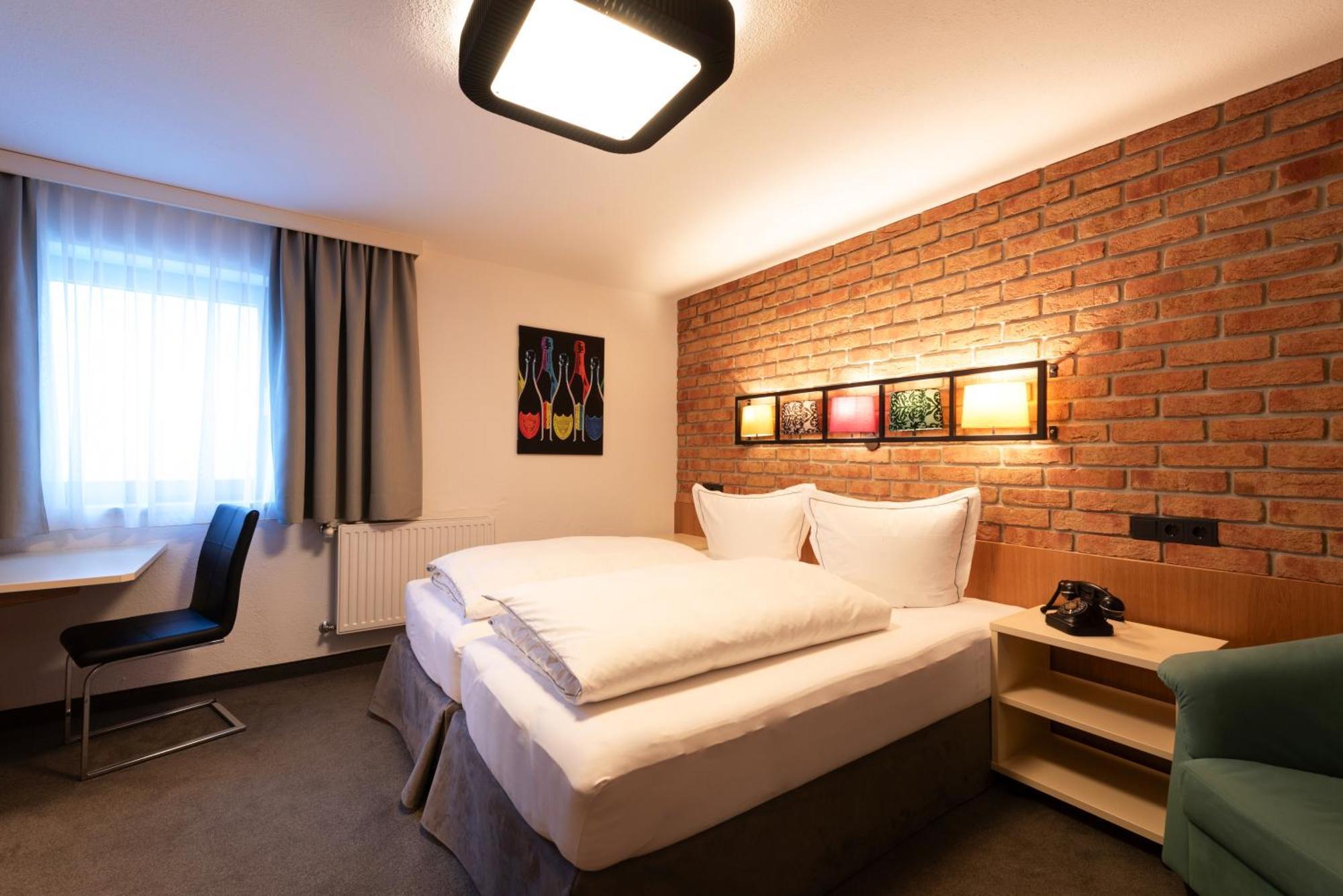 Hotel Pension Kirchplatz ซังคท์อันทอนอัมอาร์ลแบร์ก ห้อง รูปภาพ