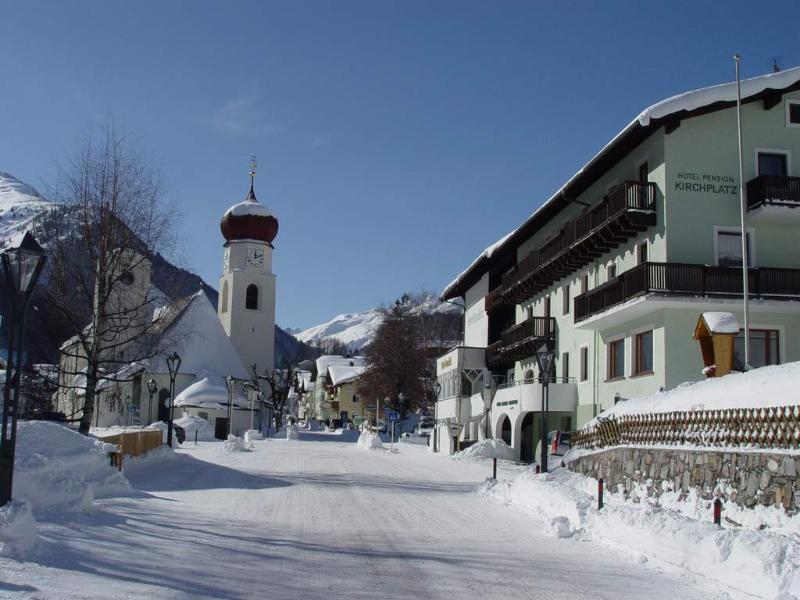 Hotel Pension Kirchplatz ซังคท์อันทอนอัมอาร์ลแบร์ก ภายนอก รูปภาพ