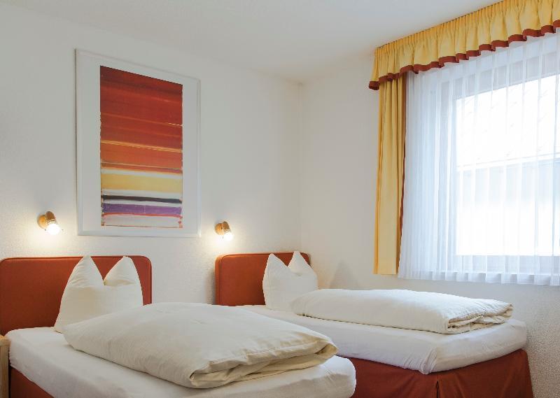 Hotel Pension Kirchplatz ซังคท์อันทอนอัมอาร์ลแบร์ก ภายนอก รูปภาพ